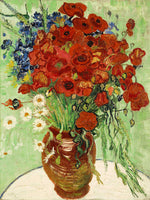 Vase mit Margeriten und Mohnblumen